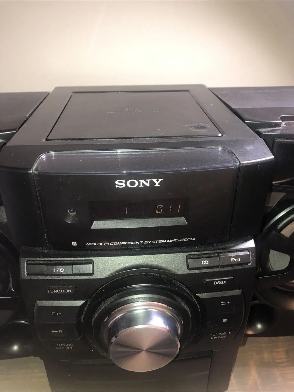 Sony Stereo Boombox Model HCD-EC691 CD/Radio/Ipod 30 Pin- MP3- Bass READ DESCRIP